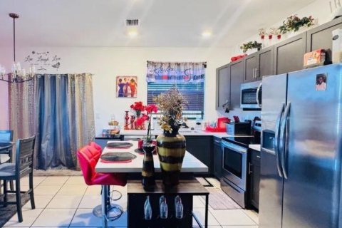 Touwnhouse à louer à Miami, Floride: 3 chambres, 122.63 m2 № 2311311 - photo 2
