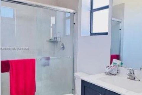 Touwnhouse à louer à Miami, Floride: 3 chambres, 122.63 m2 № 2311311 - photo 5