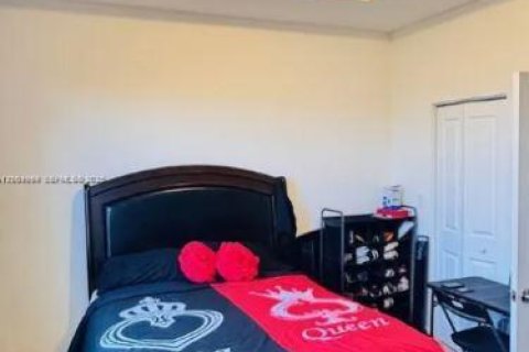 Touwnhouse à louer à Miami, Floride: 3 chambres, 122.63 m2 № 2311311 - photo 3