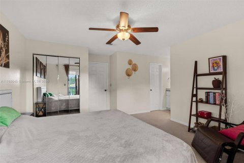 Villa ou maison à vendre à Hollywood, Floride: 2 chambres, 106.84 m2 № 1981253 - photo 24