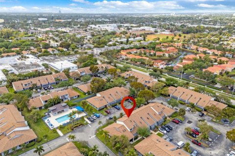 Villa ou maison à vendre à Hollywood, Floride: 2 chambres, 106.84 m2 № 1981253 - photo 17