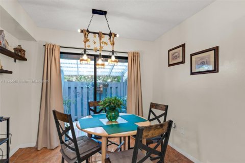 Villa ou maison à vendre à Hollywood, Floride: 2 chambres, 106.84 m2 № 1981253 - photo 6