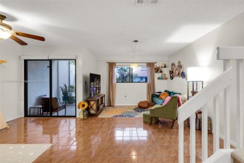 Villa ou maison à vendre à Hollywood, Floride: 2 chambres, 106.84 m2 № 1981253 - photo 8