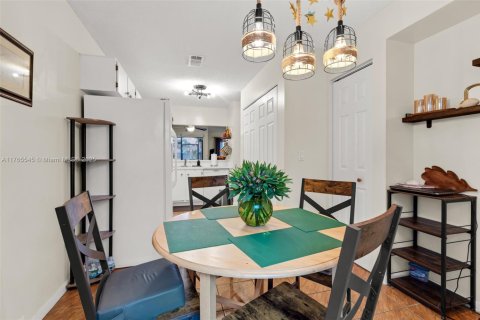 Villa ou maison à vendre à Hollywood, Floride: 2 chambres, 106.84 m2 № 1981253 - photo 7