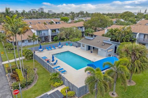 Villa ou maison à vendre à Hollywood, Floride: 2 chambres, 106.84 m2 № 1981253 - photo 20