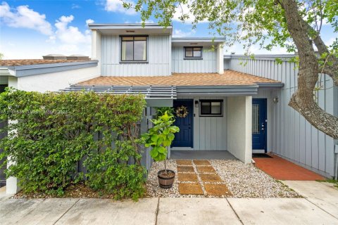 Villa ou maison à vendre à Hollywood, Floride: 2 chambres, 106.84 m2 № 1981253 - photo 2