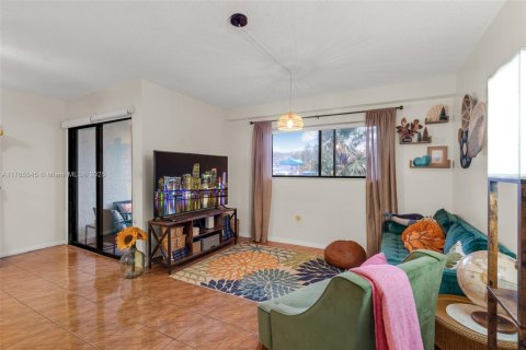 Villa ou maison à vendre à Hollywood, Floride: 2 chambres, 106.84 m2 № 1981253 - photo 9