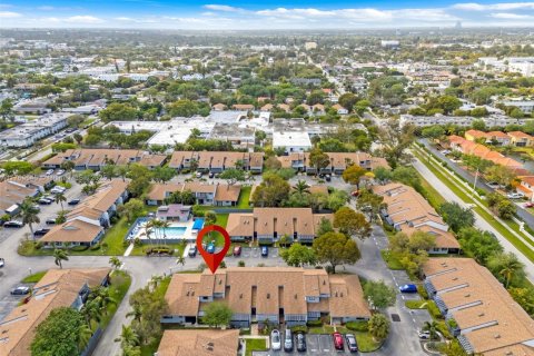 Villa ou maison à vendre à Hollywood, Floride: 2 chambres, 106.84 m2 № 1981253 - photo 22