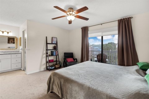 Villa ou maison à vendre à Hollywood, Floride: 2 chambres, 106.84 m2 № 1981253 - photo 23