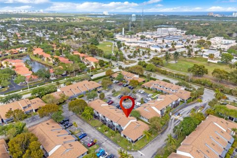 Villa ou maison à vendre à Hollywood, Floride: 2 chambres, 106.84 m2 № 1981253 - photo 16