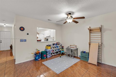 Villa ou maison à vendre à Hollywood, Floride: 2 chambres, 106.84 m2 № 1981253 - photo 13