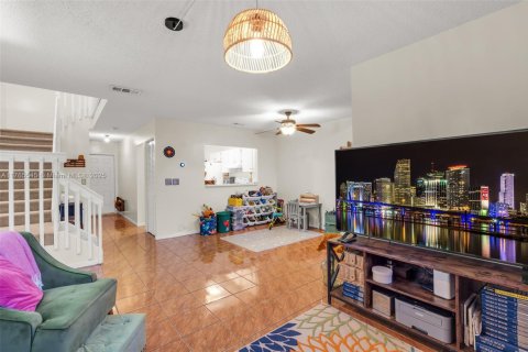 Villa ou maison à vendre à Hollywood, Floride: 2 chambres, 106.84 m2 № 1981253 - photo 12