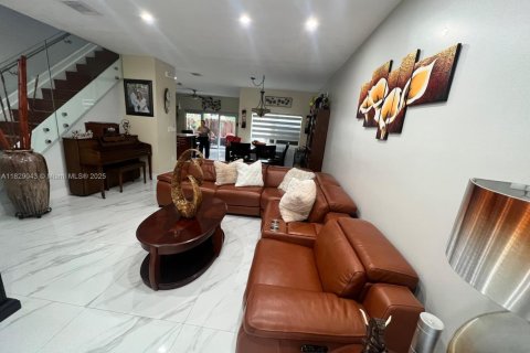 Купить таунхаус в Майами, Флорида 4 спальни, 196.95м2, № 2020724 - фото 3
