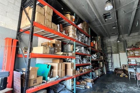 Commercial property in North Miami, Florida № 1957937 - photo 14