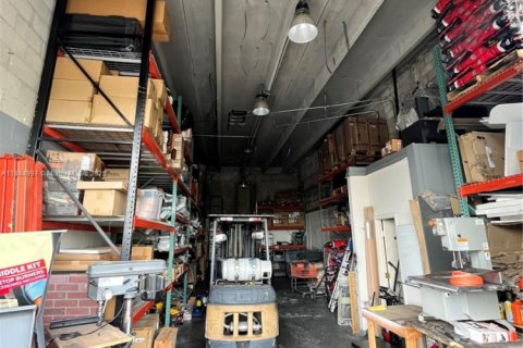 Commercial property in North Miami, Florida № 1957937 - photo 5