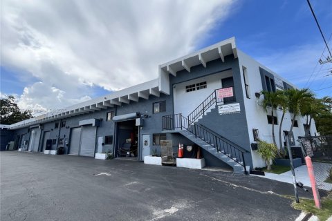 Commercial property in North Miami, Florida № 1957937 - photo 2