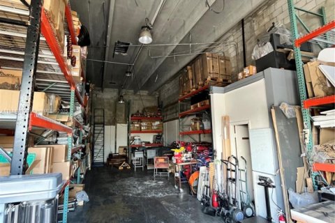 Commercial property in North Miami, Florida № 1957937 - photo 13