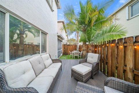 Townhouse in Tamarac, Florida 2 bedrooms, 135.73 sq.m. № 2086564 - photo 15