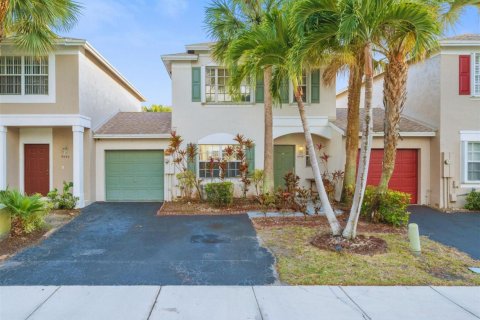 Townhouse in Tamarac, Florida 2 bedrooms, 135.73 sq.m. № 2086564