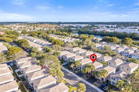 Townhouse in Tamarac, Florida 2 bedrooms, 135.73 sq.m. № 2086564 - photo 19