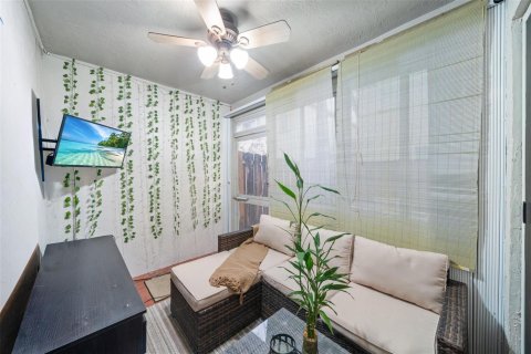 Townhouse in Tamarac, Florida 2 bedrooms, 135.73 sq.m. № 2086564 - photo 10