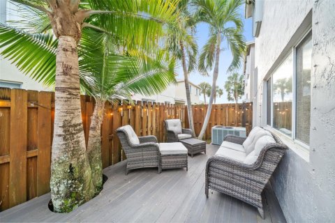 Townhouse in Tamarac, Florida 2 bedrooms, 135.73 sq.m. № 2086564 - photo 2