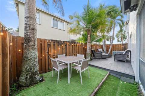 Townhouse in Tamarac, Florida 2 bedrooms, 135.73 sq.m. № 2086564 - photo 12