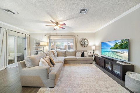 Townhouse in Tamarac, Florida 2 bedrooms, 135.73 sq.m. № 2086564 - photo 6