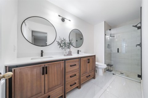 Townhouse in Tamarac, Florida 2 bedrooms, 135.73 sq.m. № 2086564 - photo 3
