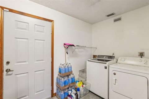 House in Riverview, Florida 2 bedrooms, 175.59 sq.m. № 2115721 - photo 30