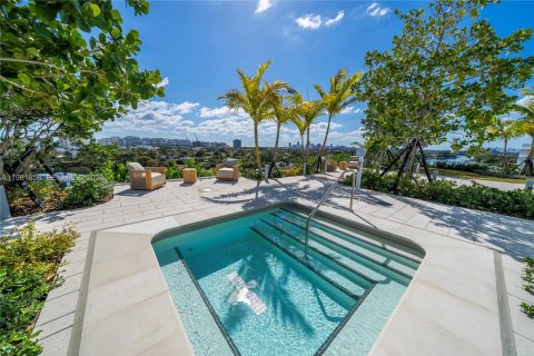 Condo in Bay Harbor Islands, Florida, 2 bedrooms  № 2043047 - photo 11