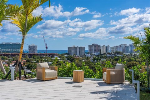 Купить кондоминиум в Бей-Харбор-Айлендс, Флорида 2 спальни, 171.96м2, № 2043047 - фото 30