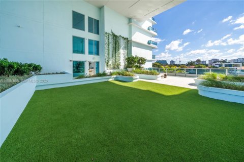 Condo in Bay Harbor Islands, Florida, 2 bedrooms  № 2043047 - photo 6