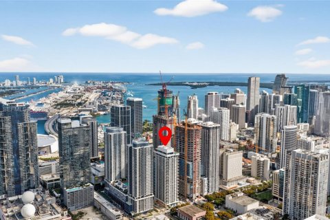 Condominio en venta en Miami, Florida, 1 dormitorio, 58.53 m2 № 2008097 - foto 2