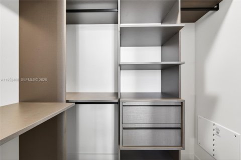 Condominio en venta en Miami, Florida, 1 dormitorio, 58.53 m2 № 2008097 - foto 11