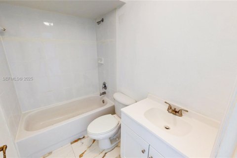 Купить таунхаус в Хомстед, Флорида 4 спальни, 170.66м2, № 1993685 - фото 24