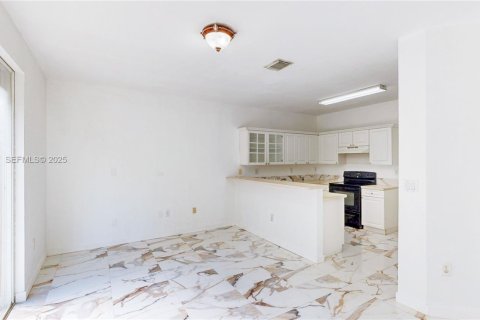 Купить таунхаус в Хомстед, Флорида 4 спальни, 170.66м2, № 1993685 - фото 13