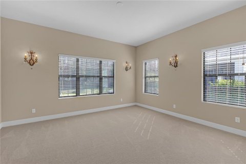 House in Land O' Lakes, Florida 6 bedrooms, 448.53 sq.m. № 1539693 - photo 25