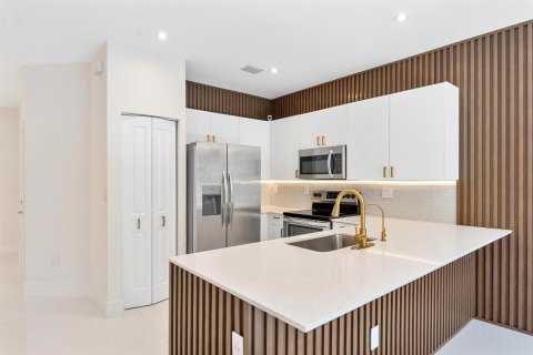 Купить таунхаус в Майами-Гарденс, Флорида 3 комнаты, 164.72м2, № 2384963 - фото 16