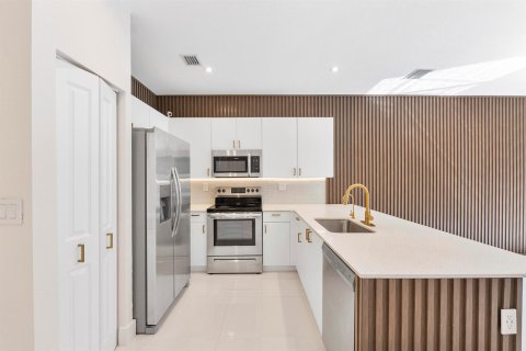 Купить таунхаус в Майами-Гарденс, Флорида 3 комнаты, 164.72м2, № 2384963 - фото 13