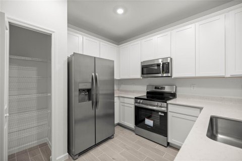 Townhouse in Ocala, Florida 3 bedrooms, 158.58 sq.m. № 1915159 - photo 9