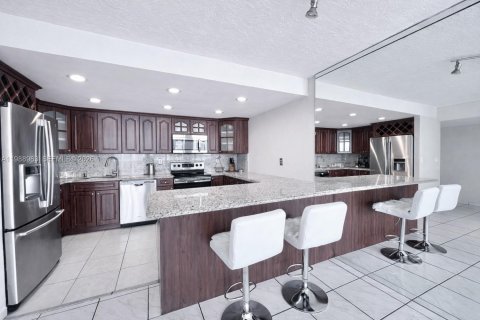 Copropriété à louer à Miami, Floride: 2 chambres, 113.15 m2 № 2060842 - photo 3