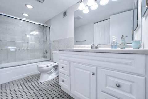 Copropriété à louer à Miami, Floride: 2 chambres, 113.15 m2 № 2060842 - photo 6