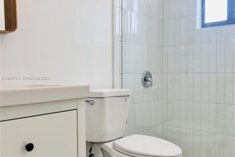 Copropriété à louer à Miami, Floride: 2 chambres, 276.48 m2 № 2152457 - photo 2