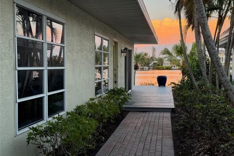 Casa en venta en Sarasota, Florida, 2 dormitorios, 185.43 m2 № 1597330 - foto 2