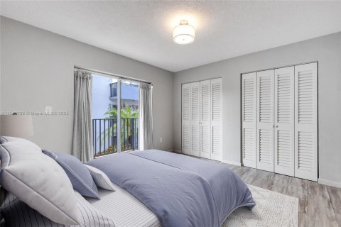Condo in Miami, Florida, 1 bedroom  № 1836344 - photo 7