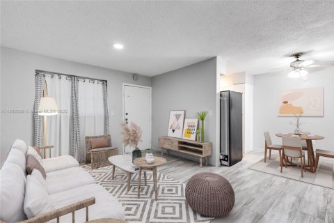 Condo in Miami, Florida, 1 bedroom  № 1836344 - photo 1