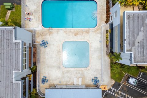 Condo in Miami, Florida, 1 bedroom  № 1836344 - photo 5