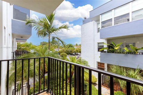 Condo in Miami, Florida, 1 bedroom  № 1836344 - photo 4