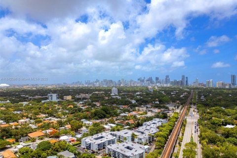 Condo in Miami, Florida, 1 bedroom  № 1836344 - photo 6